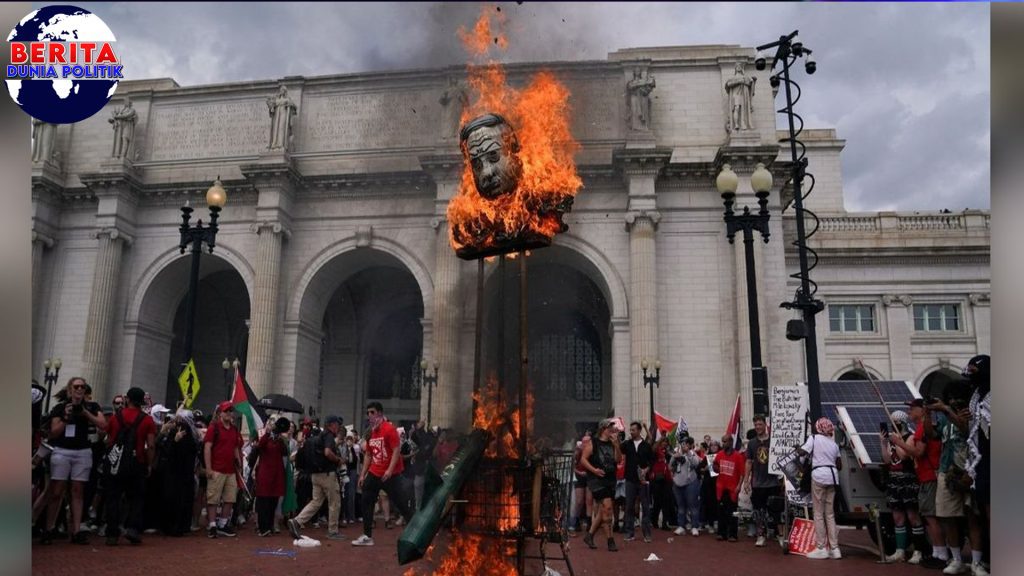 Kontroversi: Bendera Israel dan Patung Netanyahu Dibakar